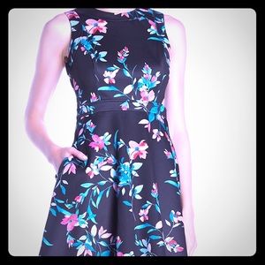 🌸🌺Vince Camuto Floral Dress🎀💝